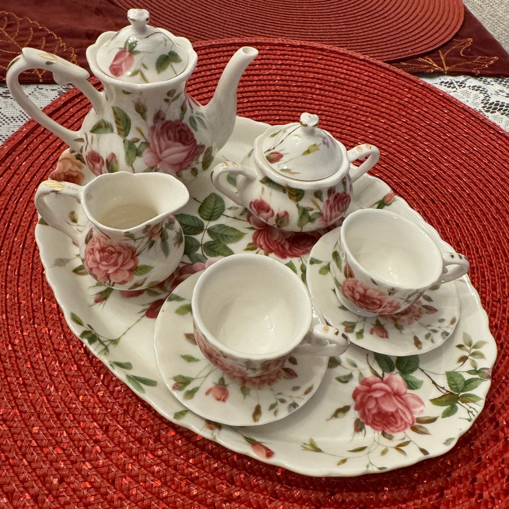 Burton and Burton Mini Tea Set, Saddlebrooke pattern